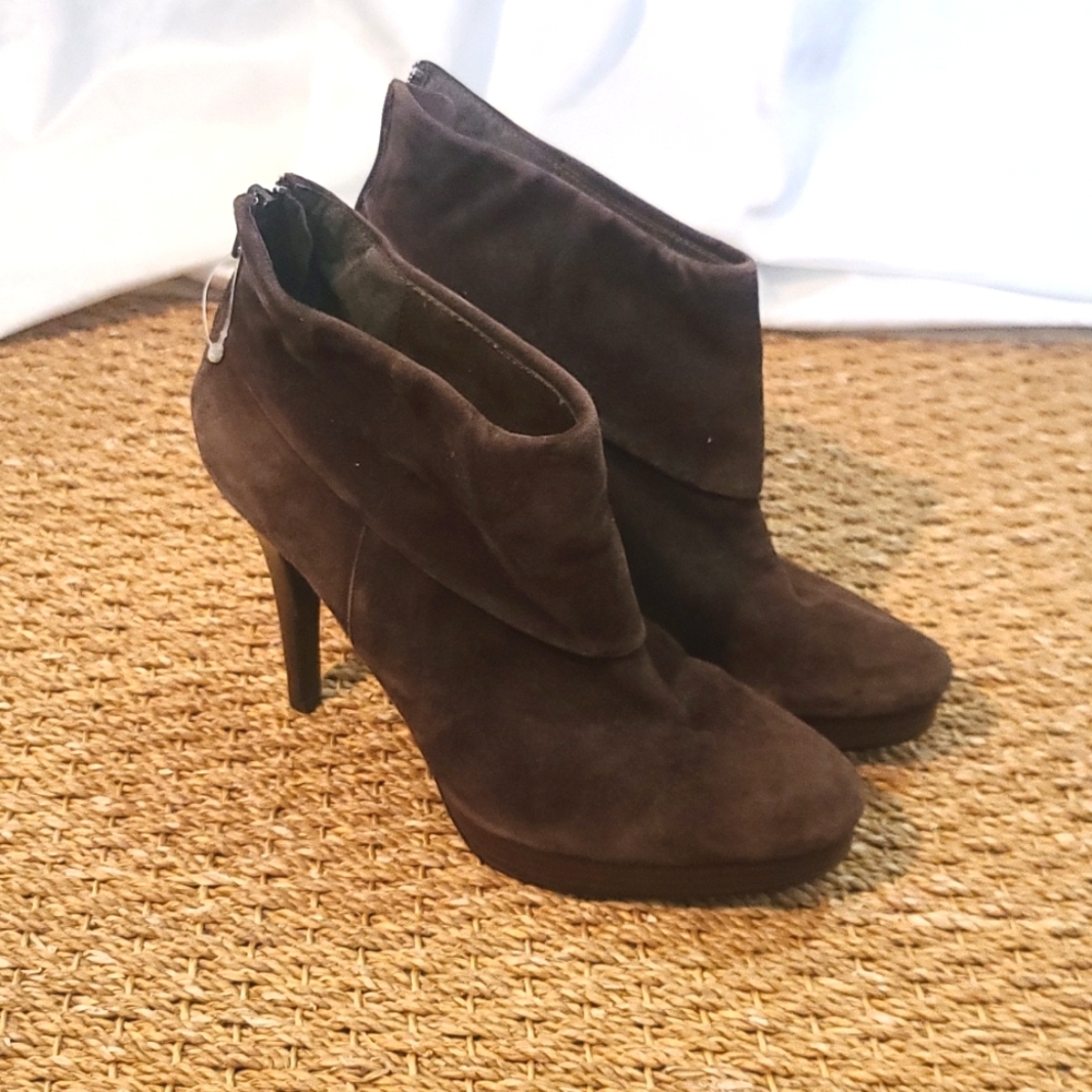 Nwot Steve Madden Brown suede leather top booties
